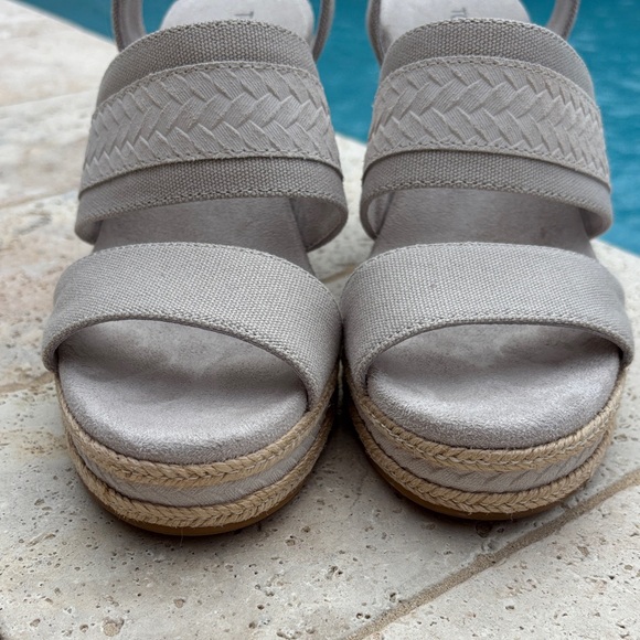 Toms Cream Wedge Sandals size 7 - Picture 3 of 7